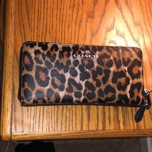 Coach ; Accordion Zip wallet